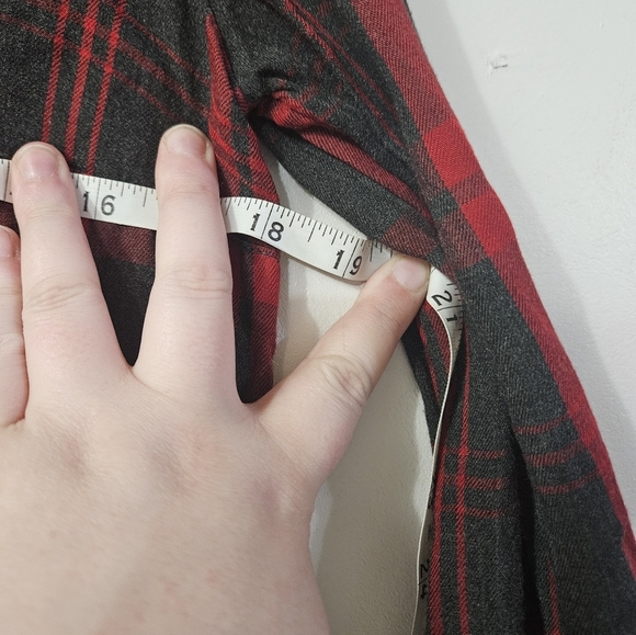 Cabi Red And White Plaid Button V Neck Blouse! - Picture 4 of 5